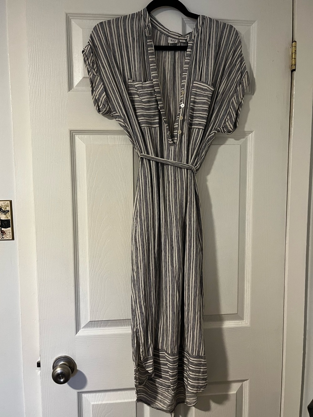 Gap Striped V-Neck Midi Dress with Tie Waist - Gray & White Size S